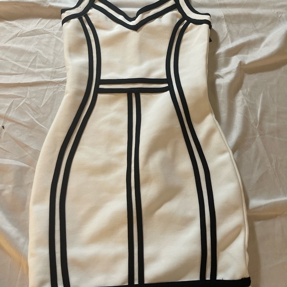 White Bodycon Dres Black Contrast Piping Pemblum Hem Sleeveless Fit & Flare XS - Picture 10 of 10